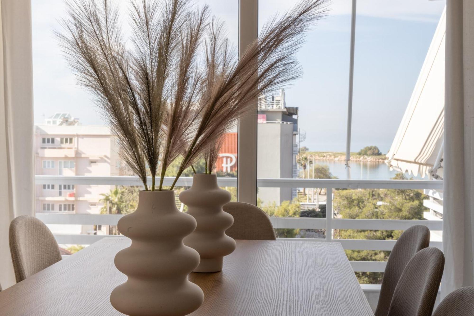 Luxurious 3-Bedroom Seaside Retreat Fully Renovated In 2025 Athén Kültér fotó