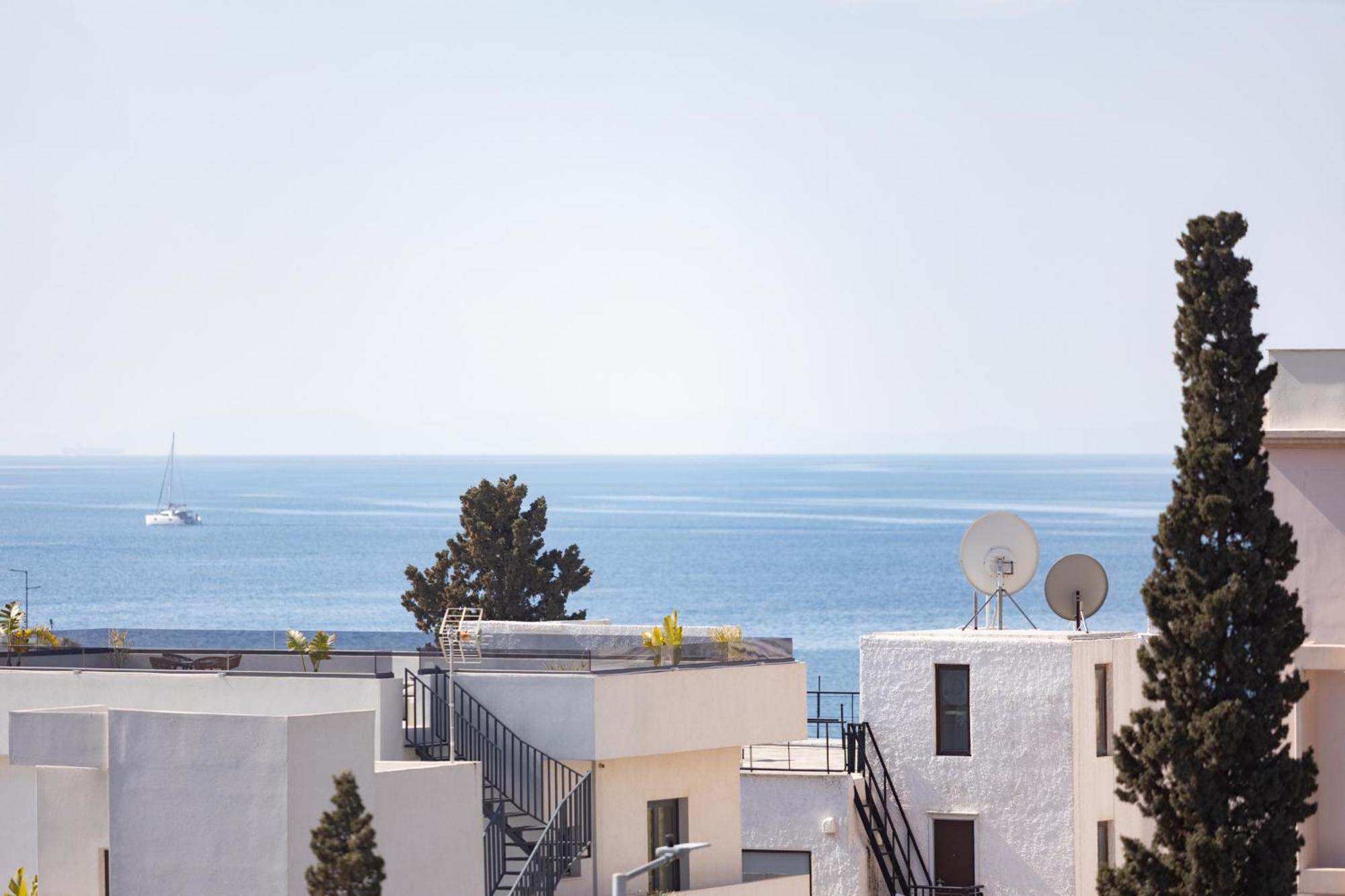 Luxurious 3-Bedroom Seaside Retreat Fully Renovated In 2025 Athén Kültér fotó